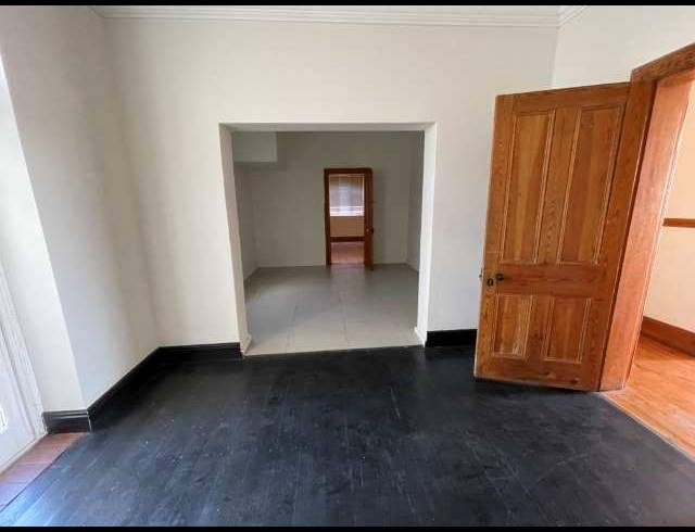 433M² BUILDING TO LET IN VREDEHOEK